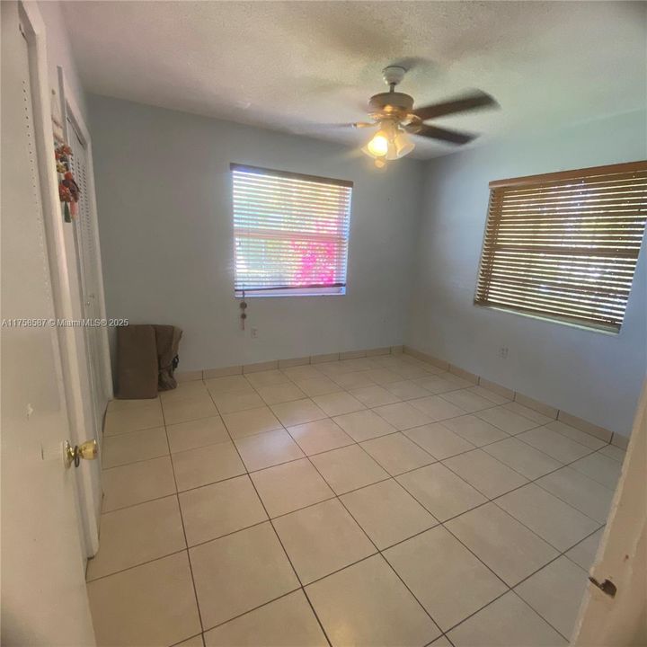 Недавно продано: $699,000 (4 спален, 3 ванн, 1750 Квадратных фут)