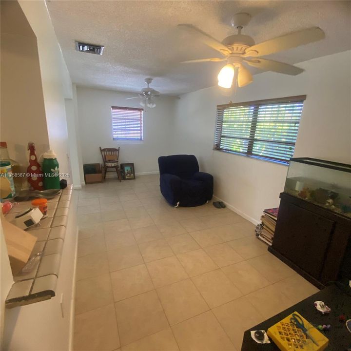 Недавно продано: $699,000 (4 спален, 3 ванн, 1750 Квадратных фут)