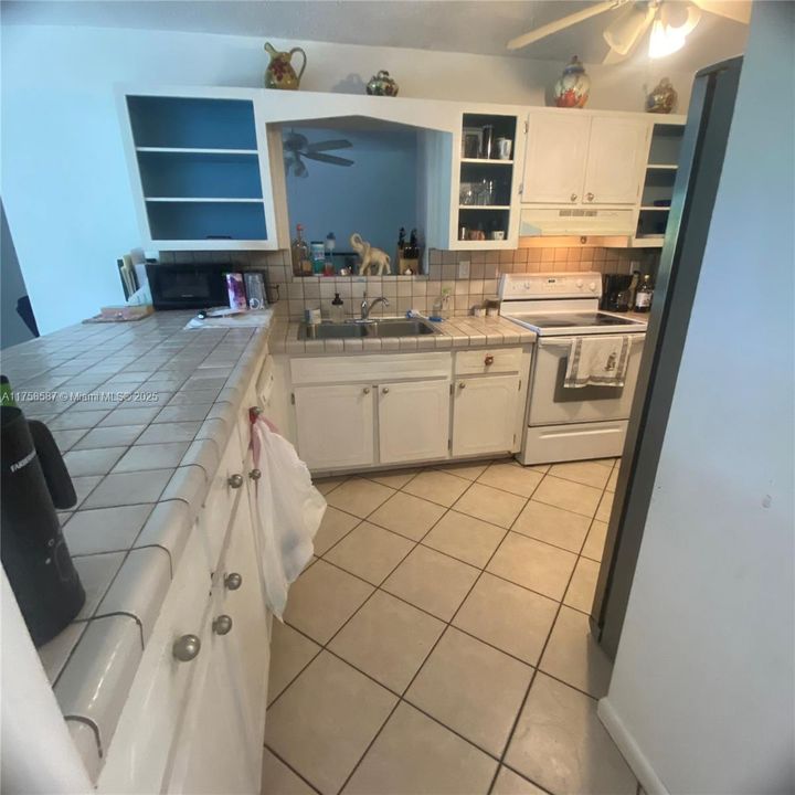 Недавно продано: $699,000 (4 спален, 3 ванн, 1750 Квадратных фут)