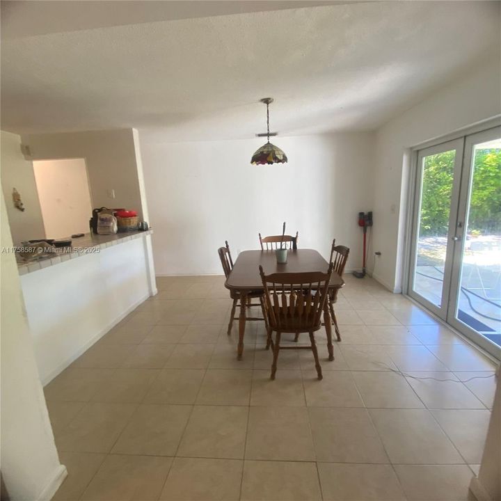 Недавно продано: $699,000 (4 спален, 3 ванн, 1750 Квадратных фут)