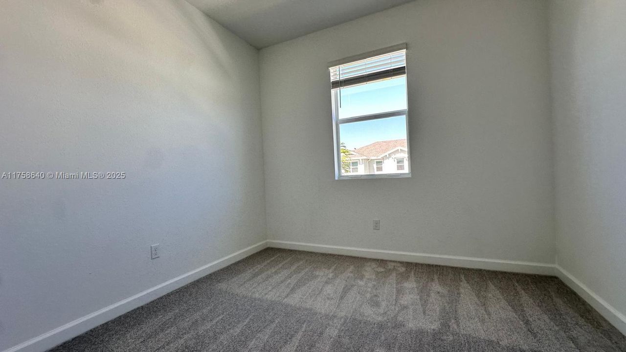 最近租的: $2,400 (3 贝兹, 2 浴室, 1632 平方英尺)