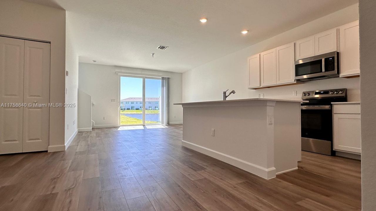 最近租的: $2,400 (3 贝兹, 2 浴室, 1632 平方英尺)