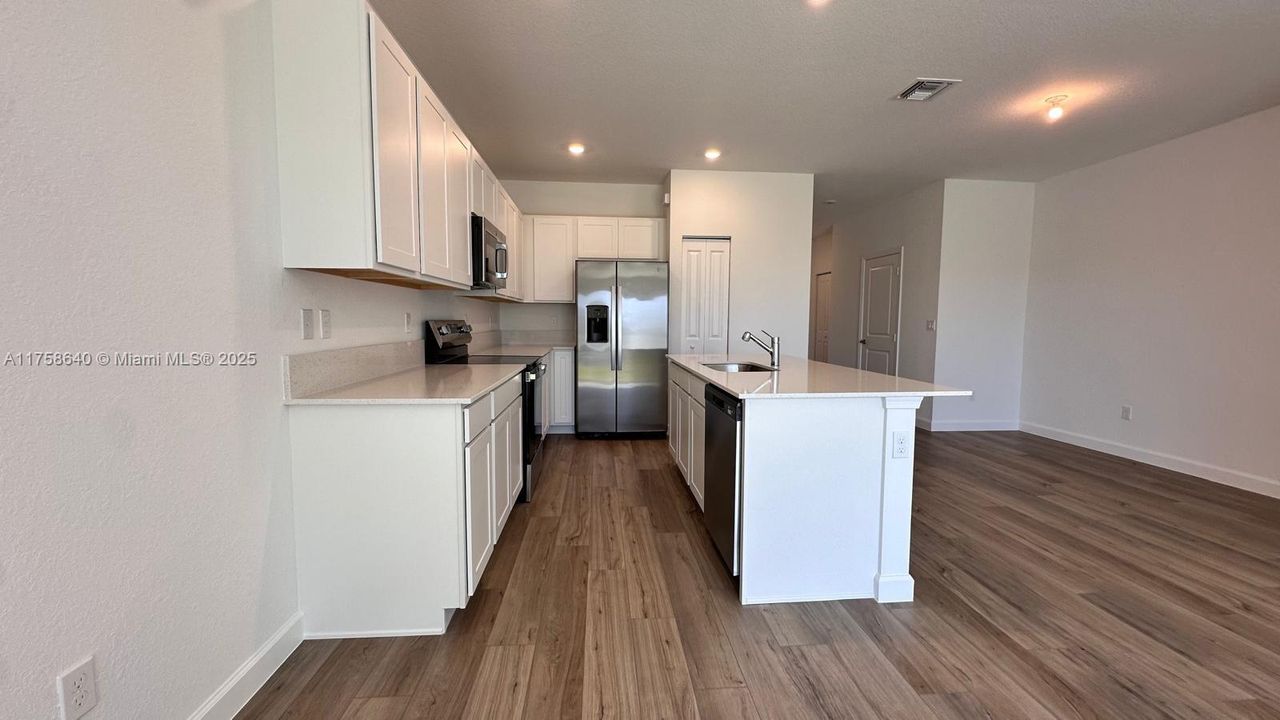 最近租的: $2,400 (3 贝兹, 2 浴室, 1632 平方英尺)