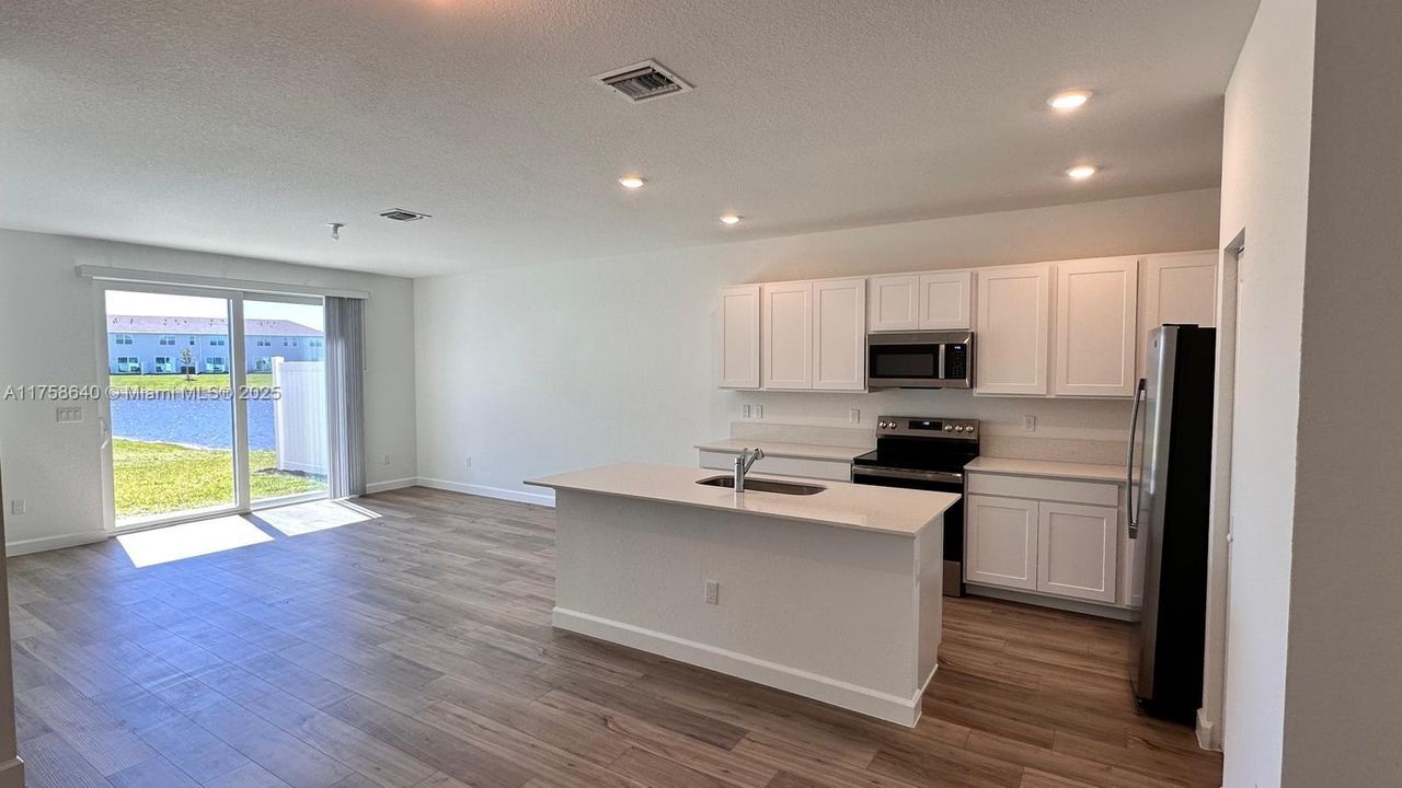 最近租的: $2,400 (3 贝兹, 2 浴室, 1632 平方英尺)