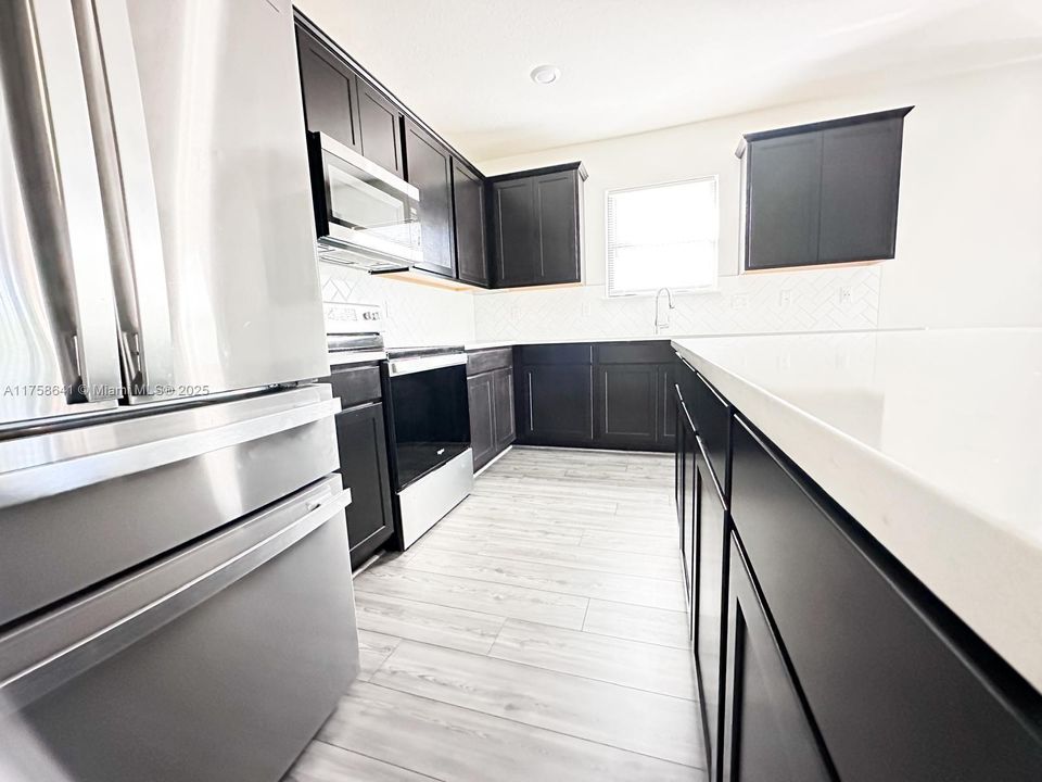 Recientemente alquilado: $2,600 (4 camas, 2 baños, 1850 Pies cuadrados)