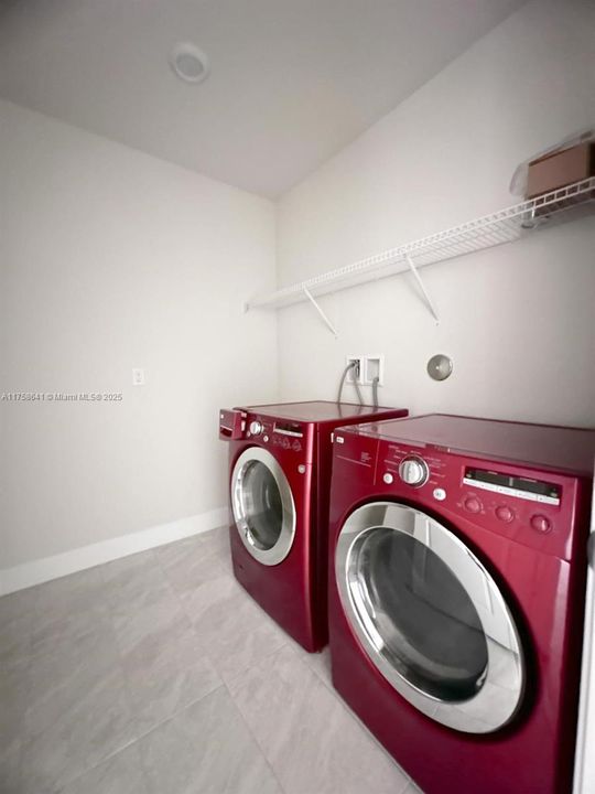 Recientemente alquilado: $2,600 (4 camas, 2 baños, 1850 Pies cuadrados)