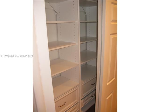 На продажу: $225,000 (1 спален, 1 ванн, 426 Квадратных фут)