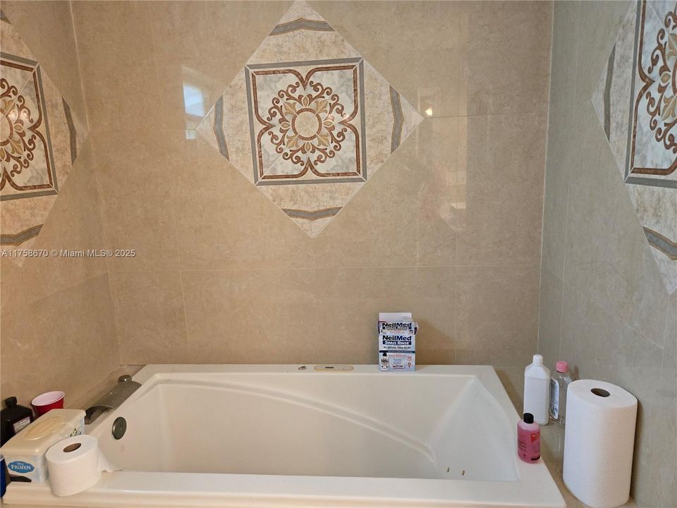 Recently Sold: $480,000 (4 beds, 2 baths, 1434 Square Feet)