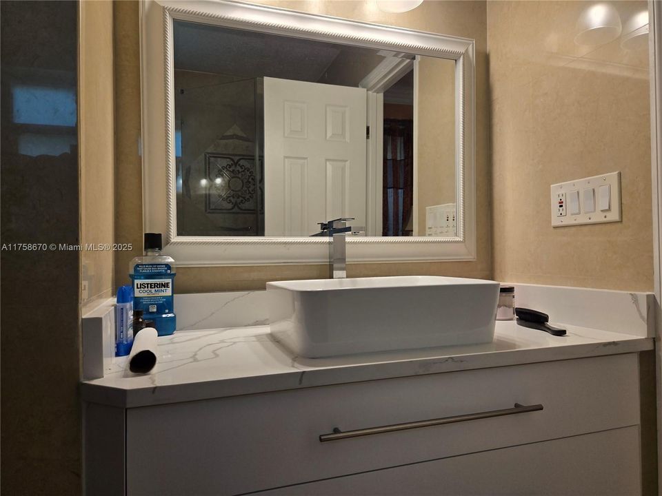 Recently Sold: $480,000 (4 beds, 2 baths, 1434 Square Feet)