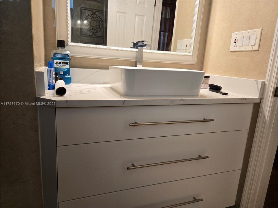 Recently Sold: $480,000 (4 beds, 2 baths, 1434 Square Feet)