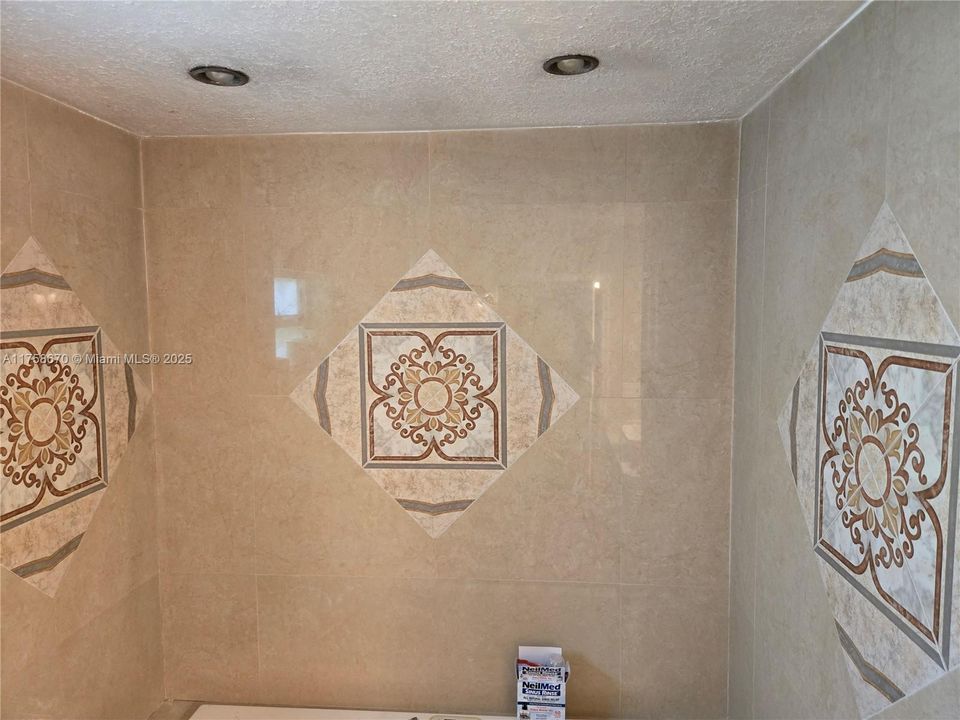 Recently Sold: $480,000 (4 beds, 2 baths, 1434 Square Feet)