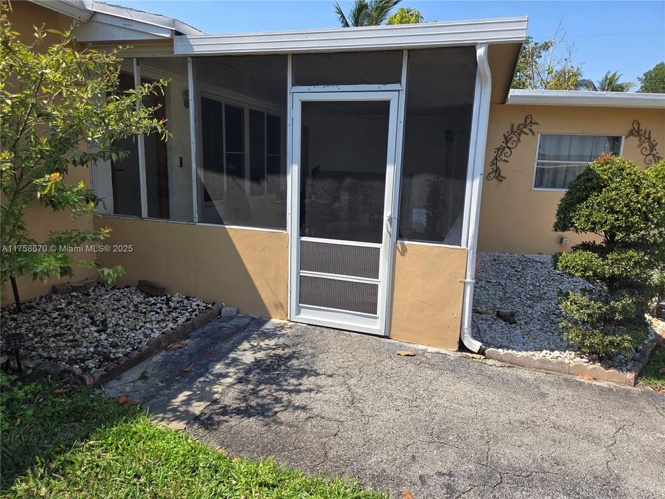 Recently Sold: $480,000 (4 beds, 2 baths, 1434 Square Feet)