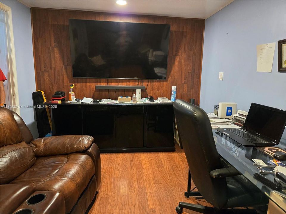 Recently Sold: $480,000 (4 beds, 2 baths, 1434 Square Feet)