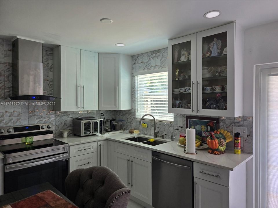 Recently Sold: $480,000 (4 beds, 2 baths, 1434 Square Feet)