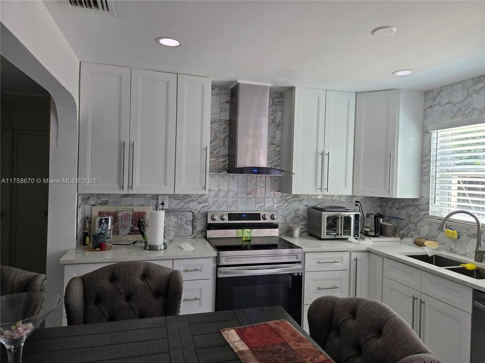 Recently Sold: $480,000 (4 beds, 2 baths, 1434 Square Feet)