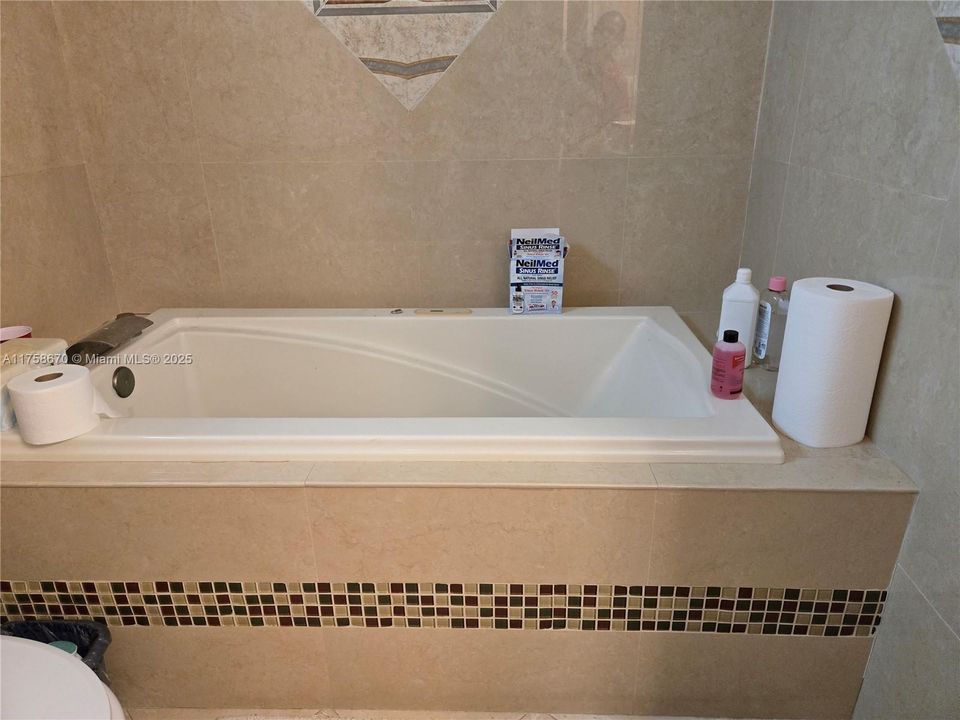 Recently Sold: $480,000 (4 beds, 2 baths, 1434 Square Feet)