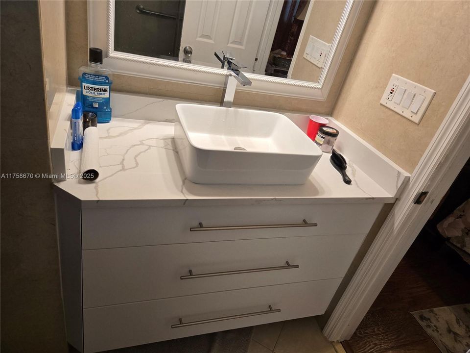 Recently Sold: $480,000 (4 beds, 2 baths, 1434 Square Feet)