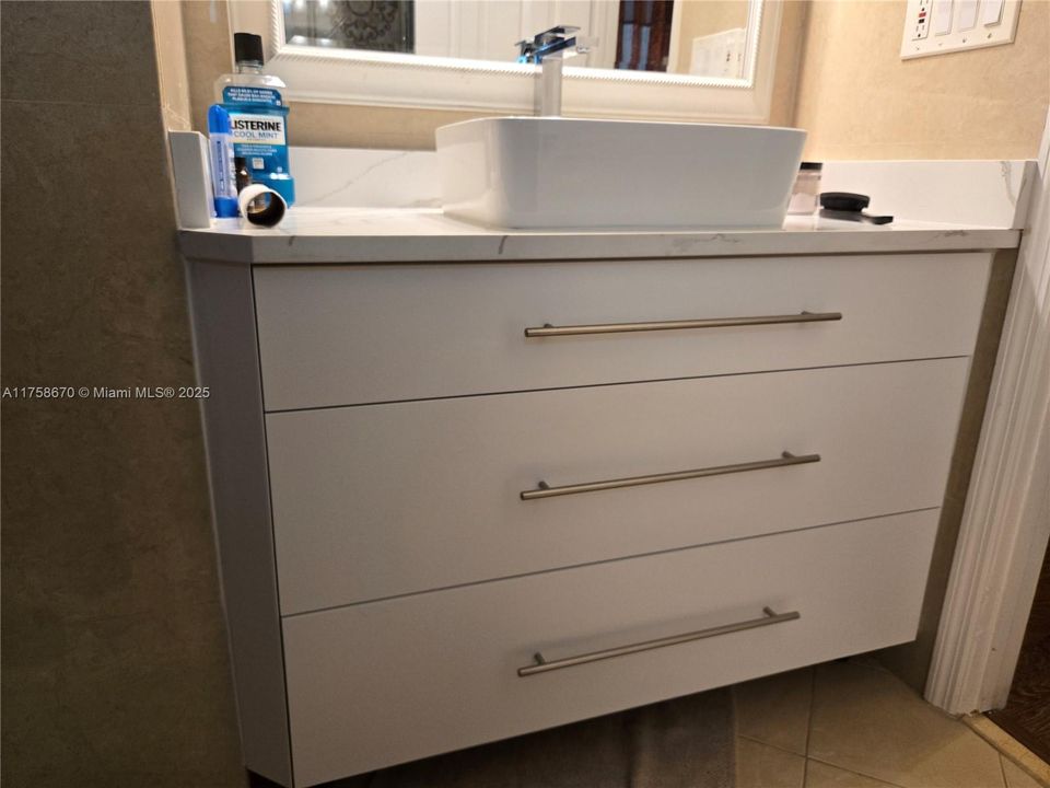 Recently Sold: $480,000 (4 beds, 2 baths, 1434 Square Feet)