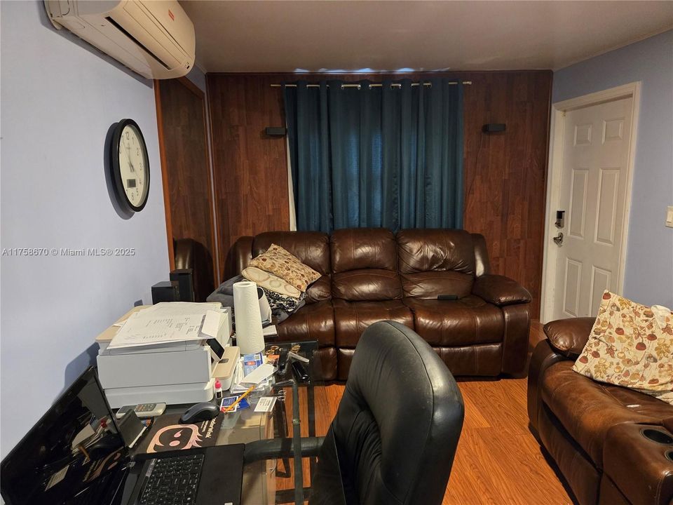 Recently Sold: $480,000 (4 beds, 2 baths, 1434 Square Feet)