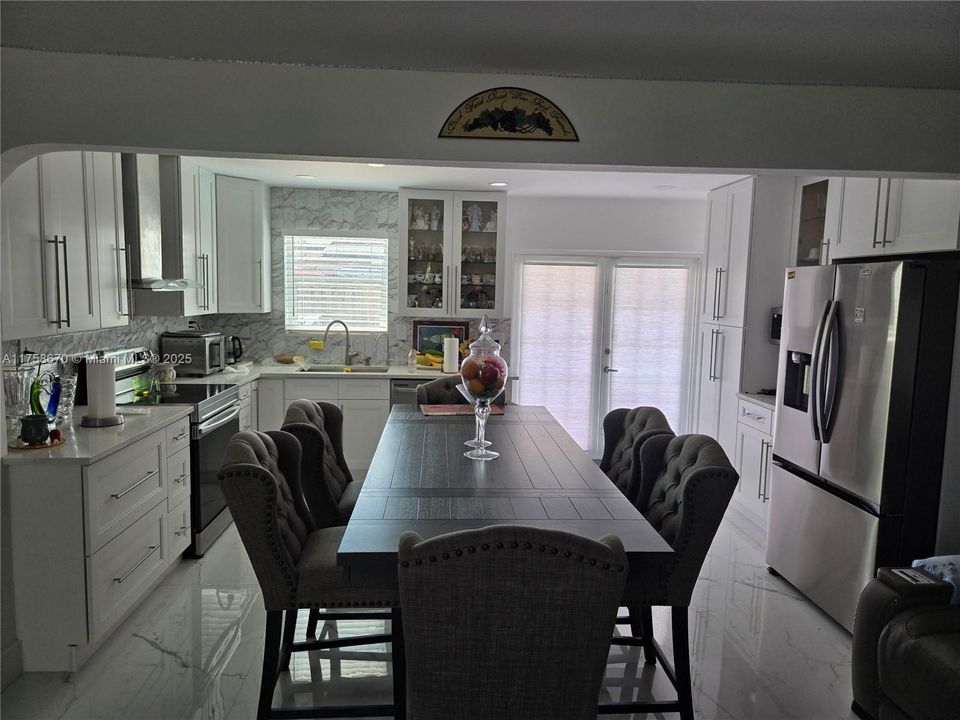 Recently Sold: $480,000 (4 beds, 2 baths, 1434 Square Feet)