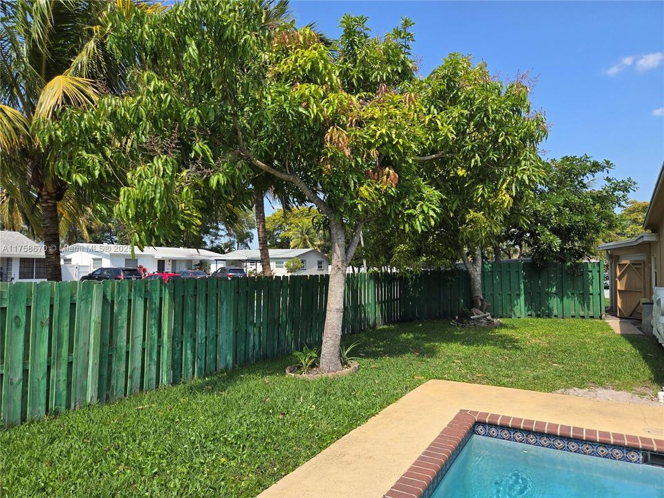 Recently Sold: $480,000 (4 beds, 2 baths, 1434 Square Feet)