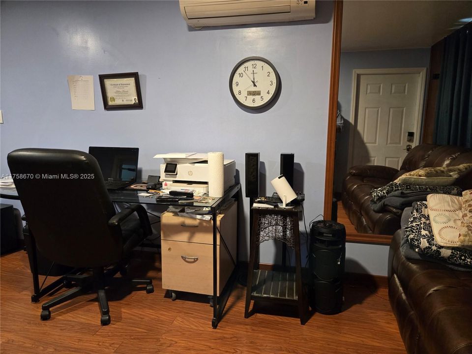 Recently Sold: $480,000 (4 beds, 2 baths, 1434 Square Feet)