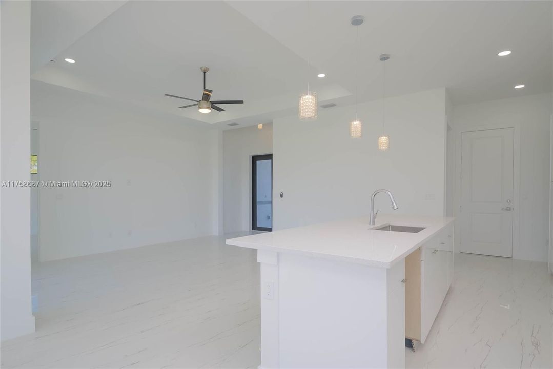 Recently Sold: $359,900 (3 beds, 2 baths, 1603 Square Feet)