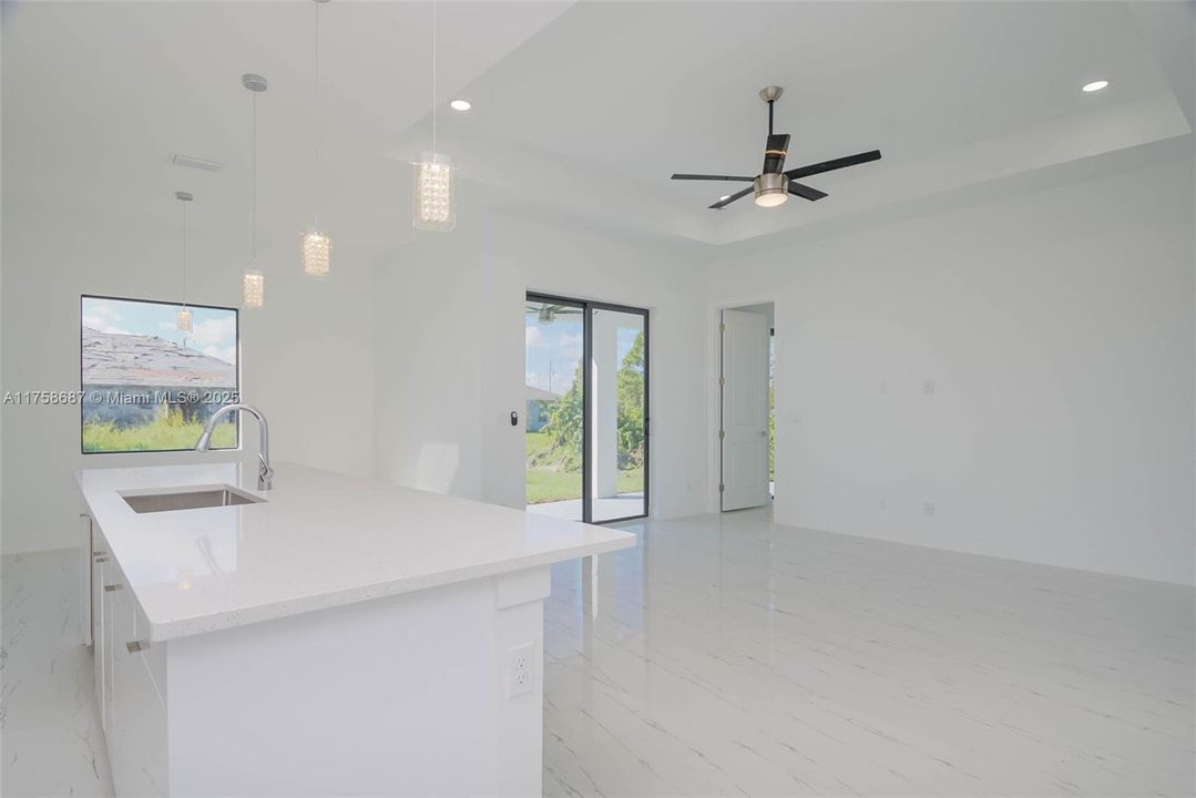 Recently Sold: $359,900 (3 beds, 2 baths, 1603 Square Feet)