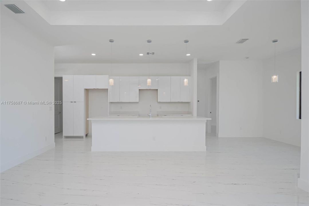 Recently Sold: $359,900 (3 beds, 2 baths, 1603 Square Feet)