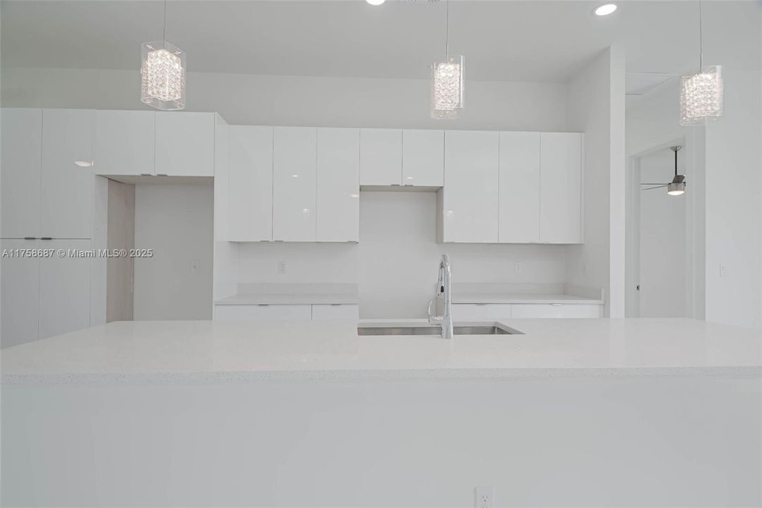 Recently Sold: $359,900 (3 beds, 2 baths, 1603 Square Feet)