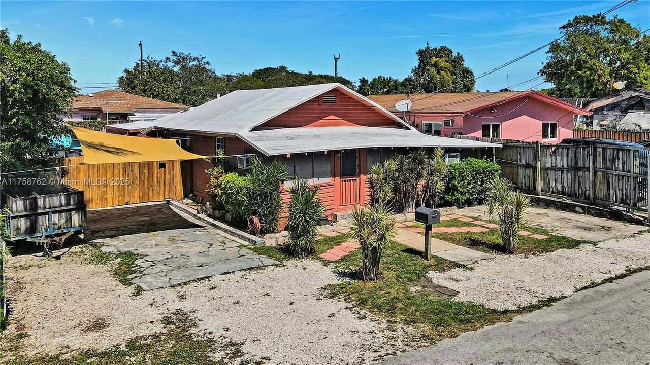 最近售出: $429,000 (3 贝兹, 2 浴室, 1558 平方英尺)