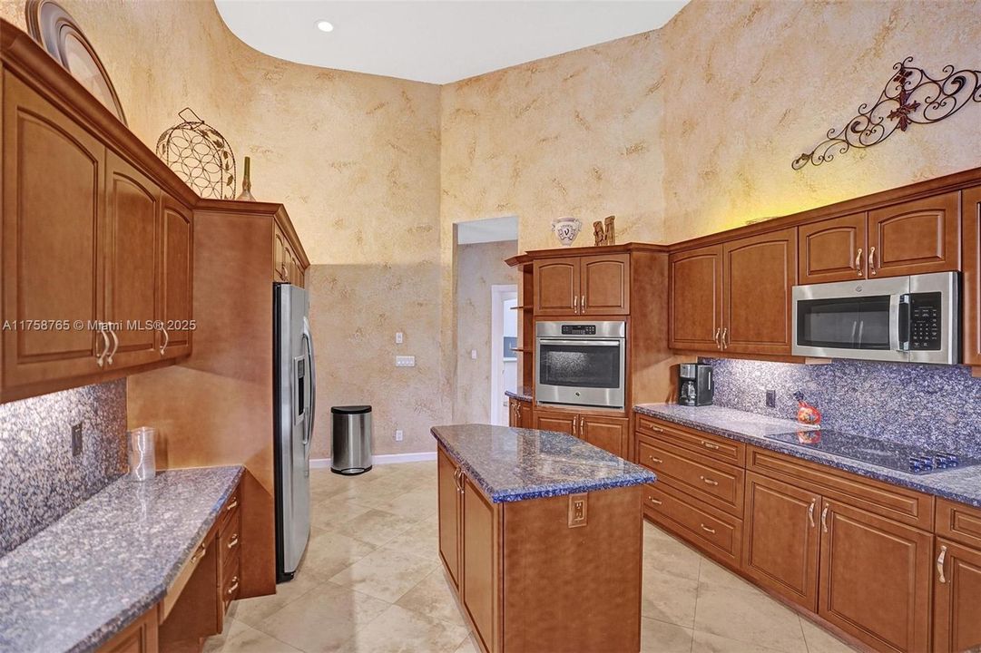 Недавно арендовано: $7,000 (5 спален, 3 ванн, 3309 Квадратных фут)