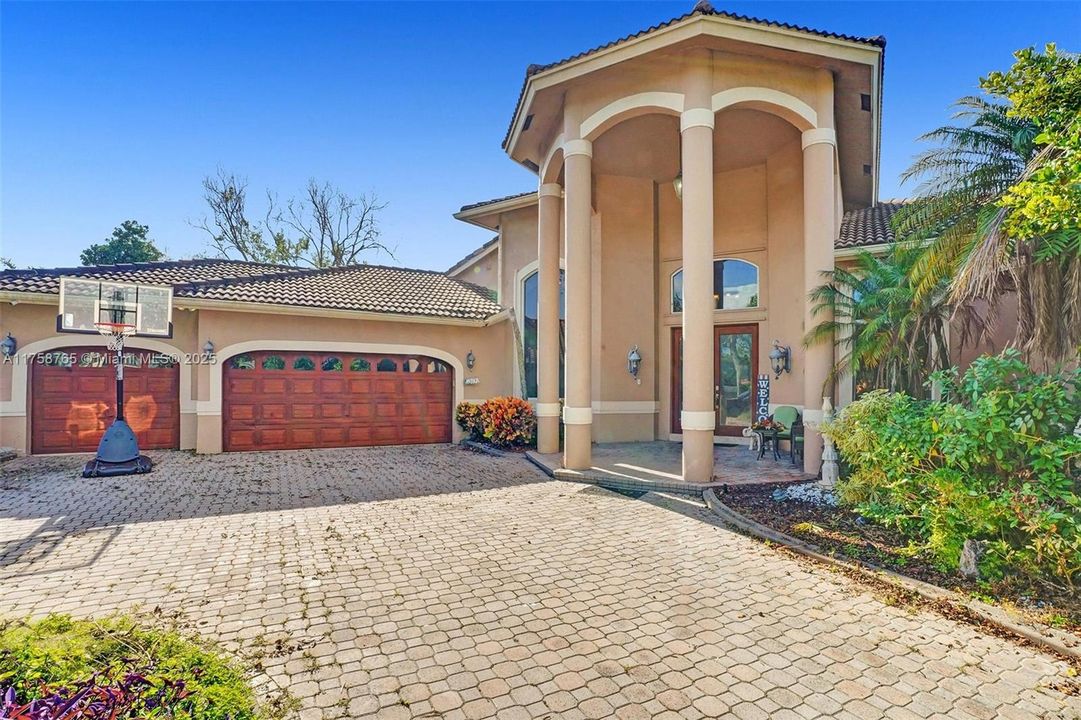 Недавно арендовано: $7,000 (5 спален, 3 ванн, 3309 Квадратных фут)