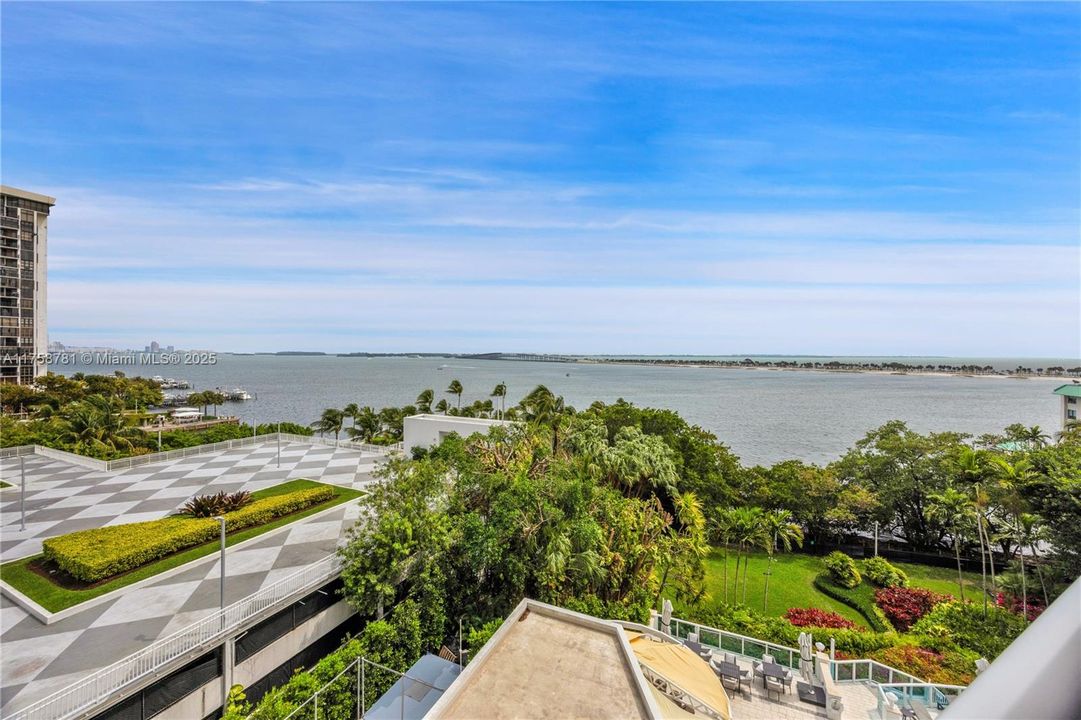 En Venta: $2,199,999 (3 camas, 3 baños, 2600 Pies cuadrados)