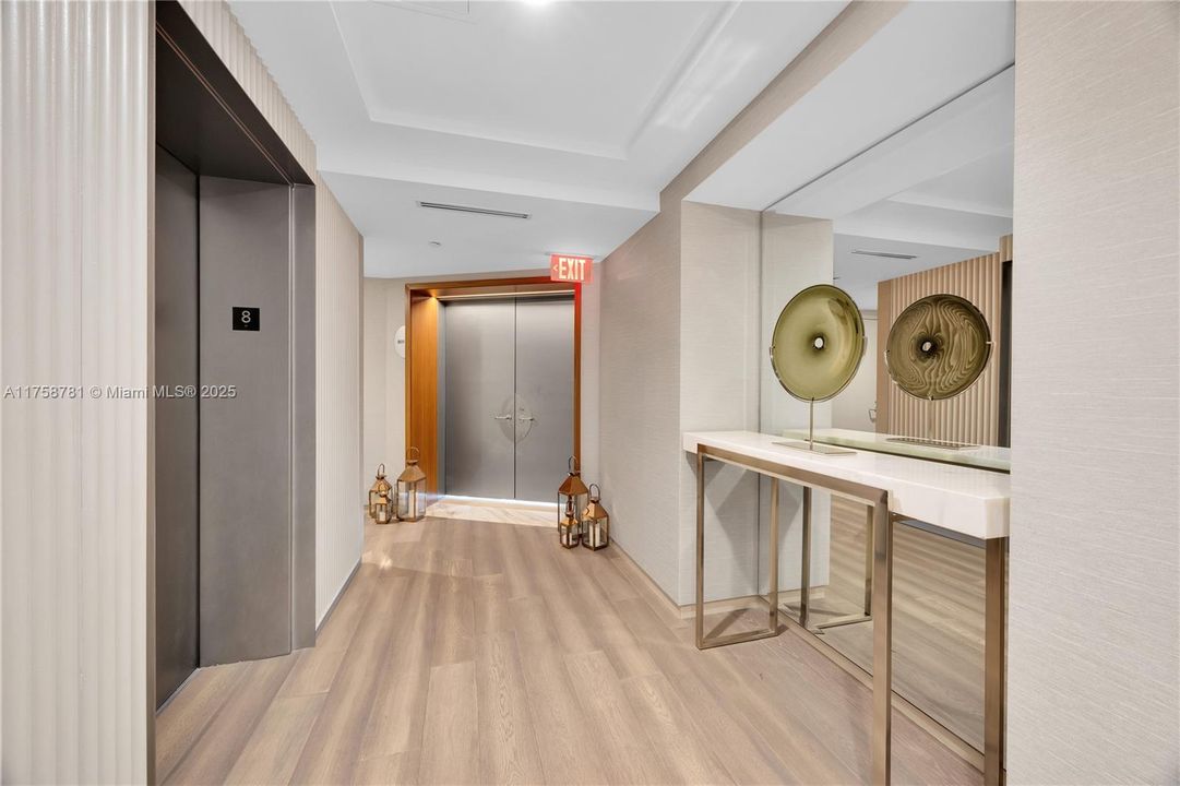 En Venta: $2,199,999 (3 camas, 3 baños, 2600 Pies cuadrados)