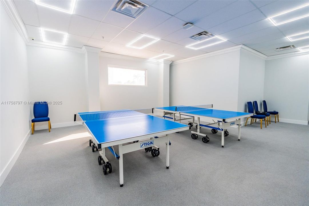 Recently Rented: $5,300 (3 beds, 2 baths, 1856 Square Feet)