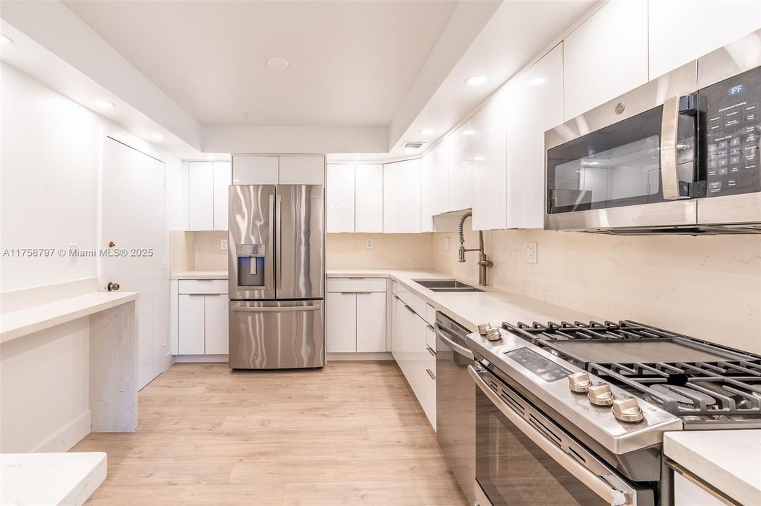 Recently Rented: $5,300 (3 beds, 2 baths, 1856 Square Feet)