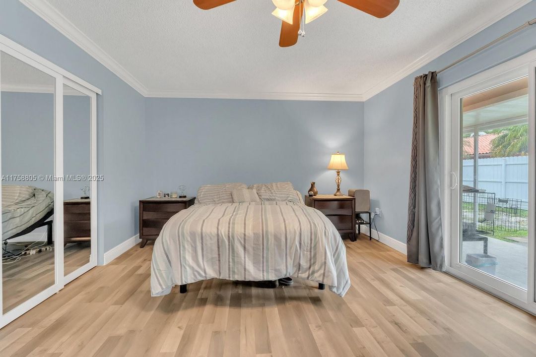 Vendido Recientemente: $699,000 (3 camas, 2 baños, 1897 Pies cuadrados)