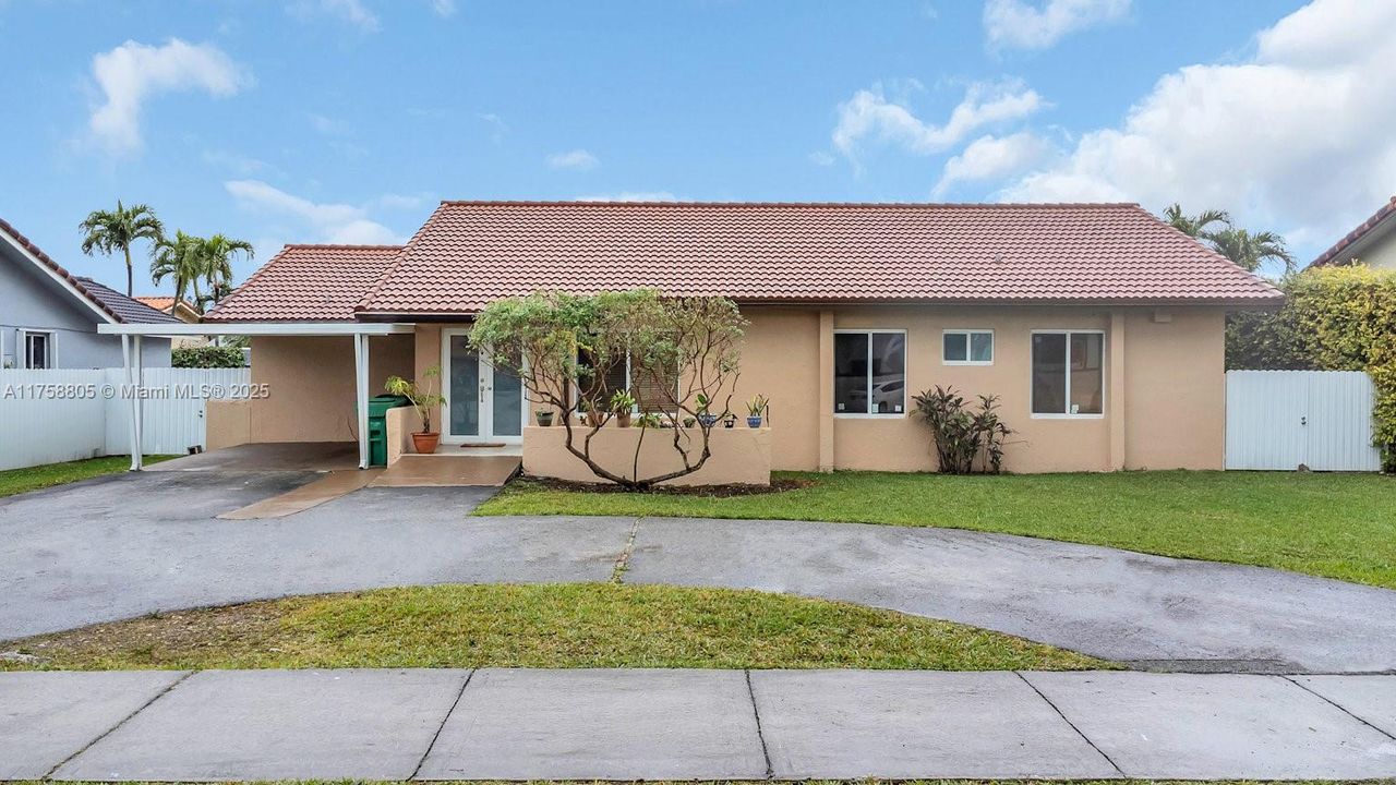 Vendido Recientemente: $699,000 (3 camas, 2 baños, 1897 Pies cuadrados)