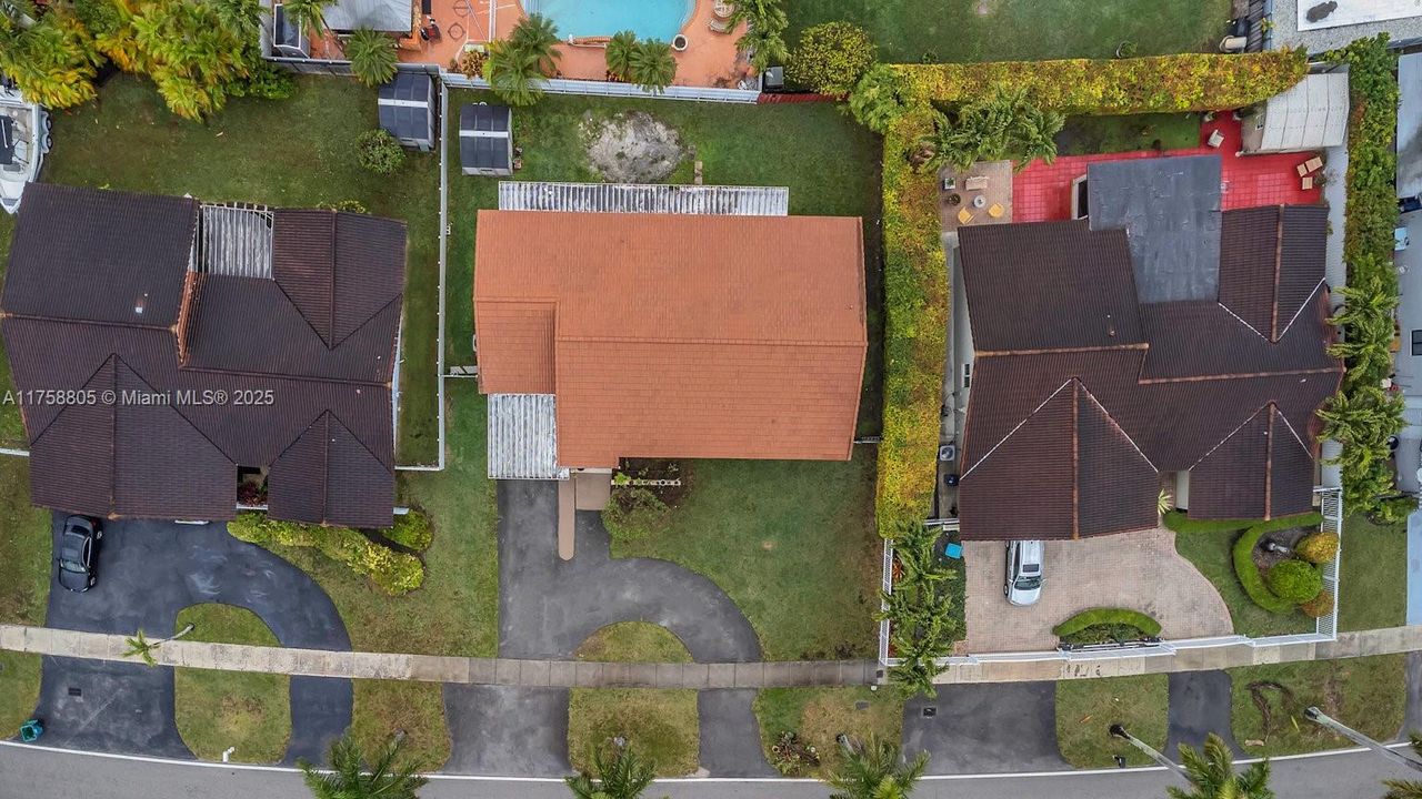 Vendido Recientemente: $699,000 (3 camas, 2 baños, 1897 Pies cuadrados)