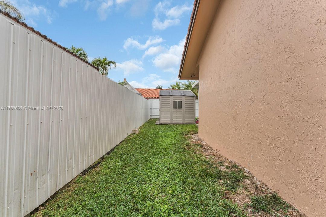 Vendido Recientemente: $699,000 (3 camas, 2 baños, 1897 Pies cuadrados)