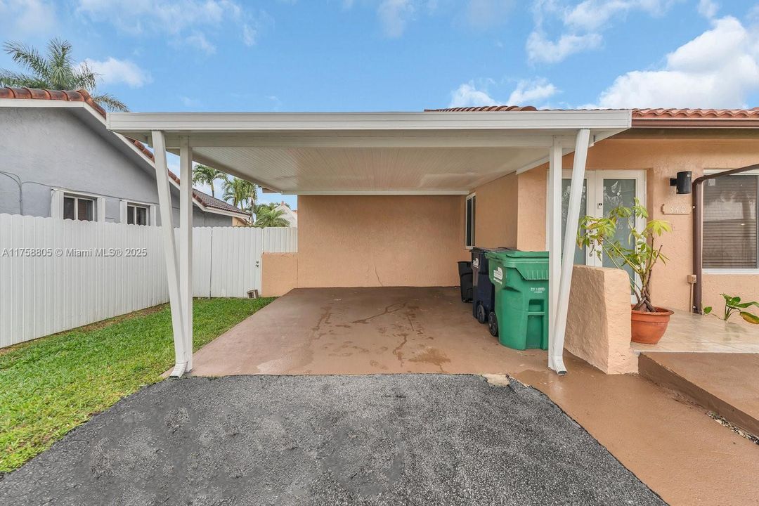 Vendido Recientemente: $699,000 (3 camas, 2 baños, 1897 Pies cuadrados)