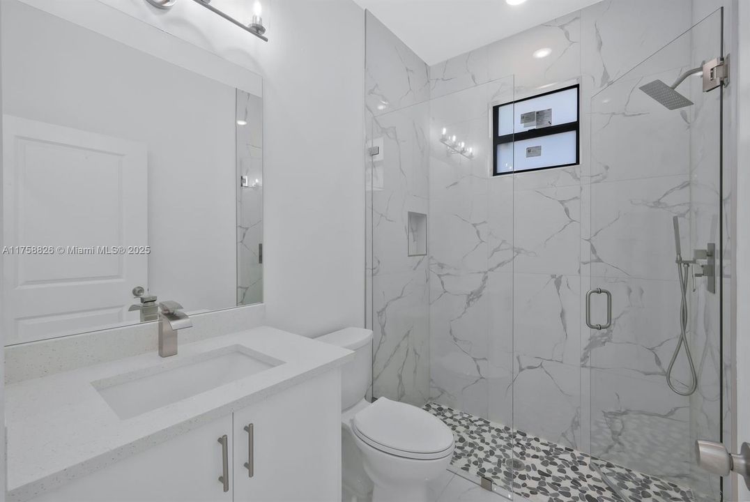 Недавно продано: $344,999 (3 спален, 2 ванн, 1874 Квадратных фут)