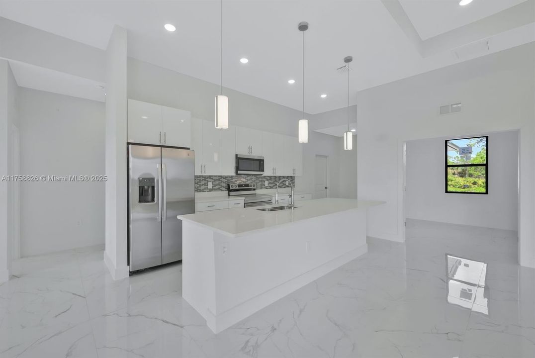 Недавно продано: $344,999 (3 спален, 2 ванн, 1874 Квадратных фут)