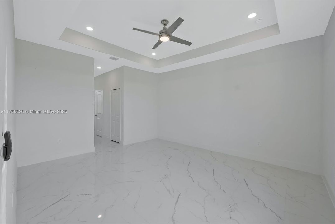 Недавно продано: $344,999 (3 спален, 2 ванн, 1874 Квадратных фут)