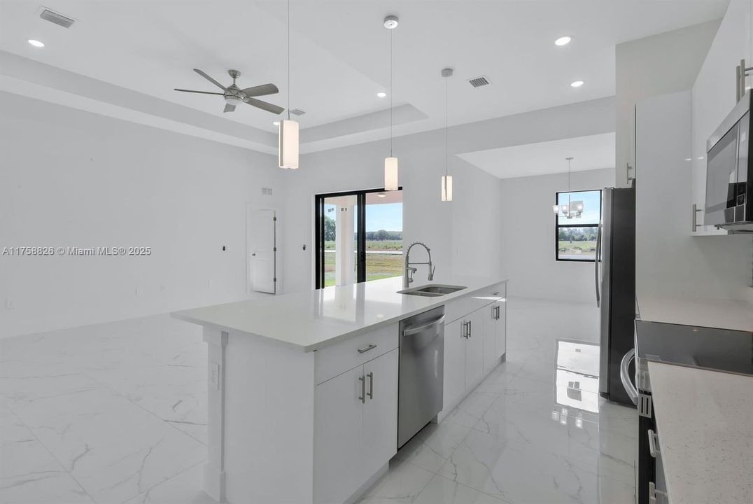 Недавно продано: $344,999 (3 спален, 2 ванн, 1874 Квадратных фут)