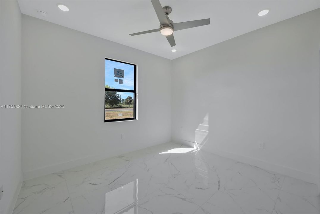 Недавно продано: $344,999 (3 спален, 2 ванн, 1874 Квадратных фут)