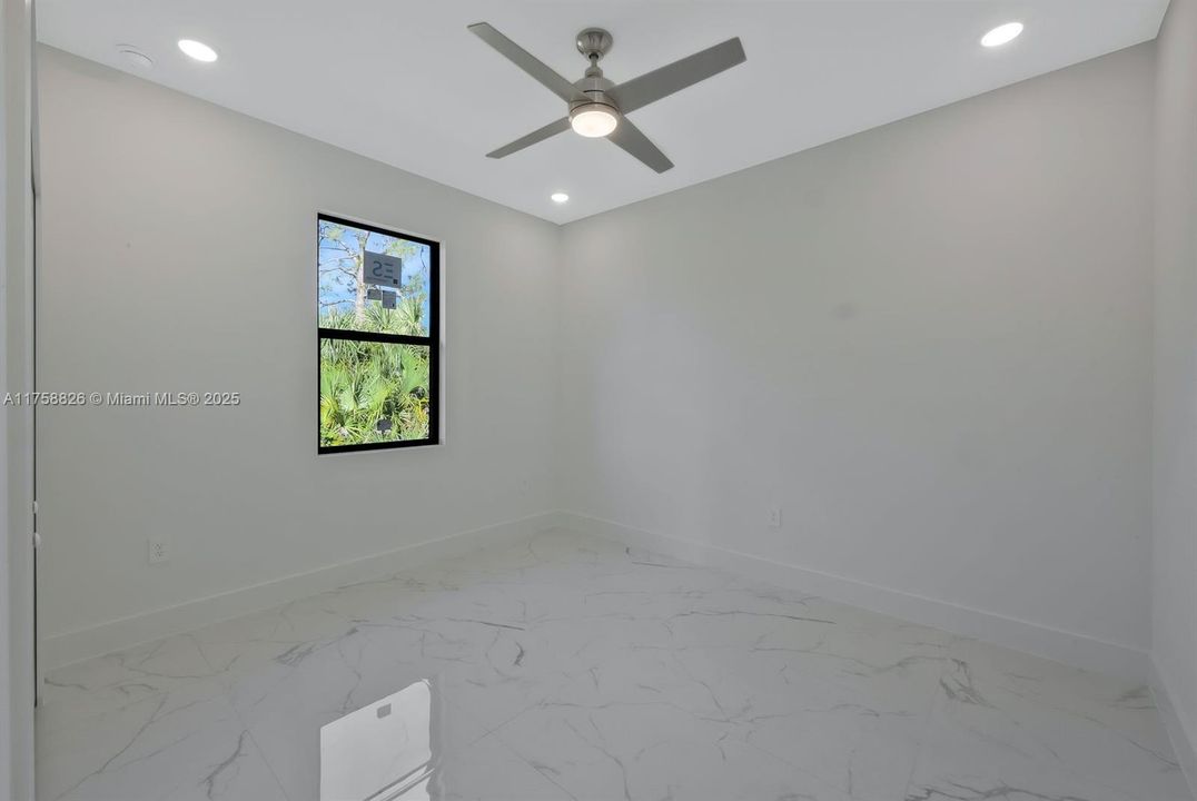 Недавно продано: $344,999 (3 спален, 2 ванн, 1874 Квадратных фут)