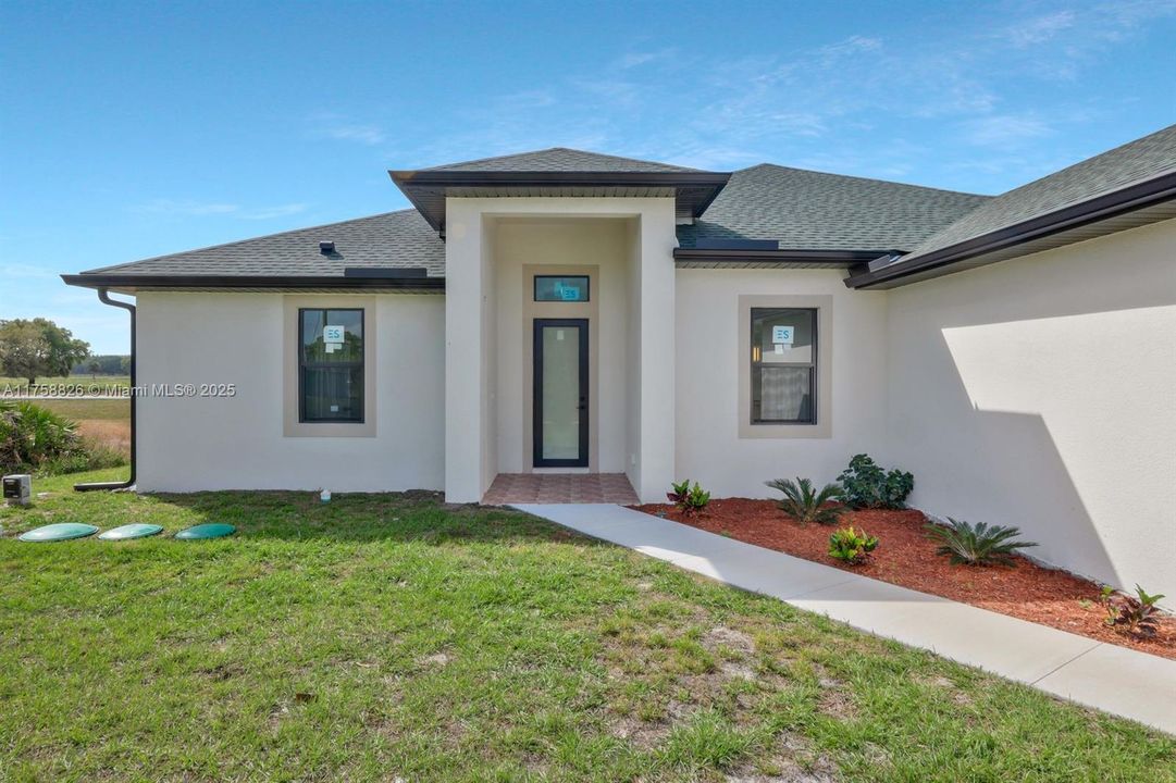 Недавно продано: $344,999 (3 спален, 2 ванн, 1874 Квадратных фут)