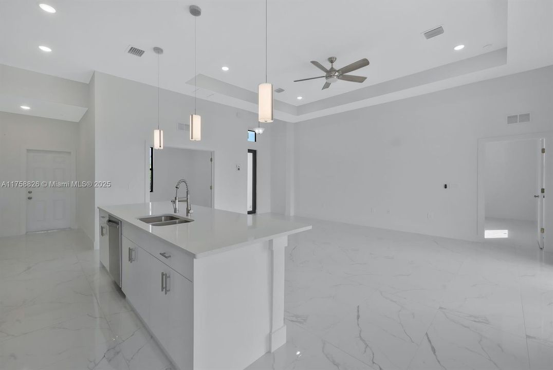 Недавно продано: $344,999 (3 спален, 2 ванн, 1874 Квадратных фут)